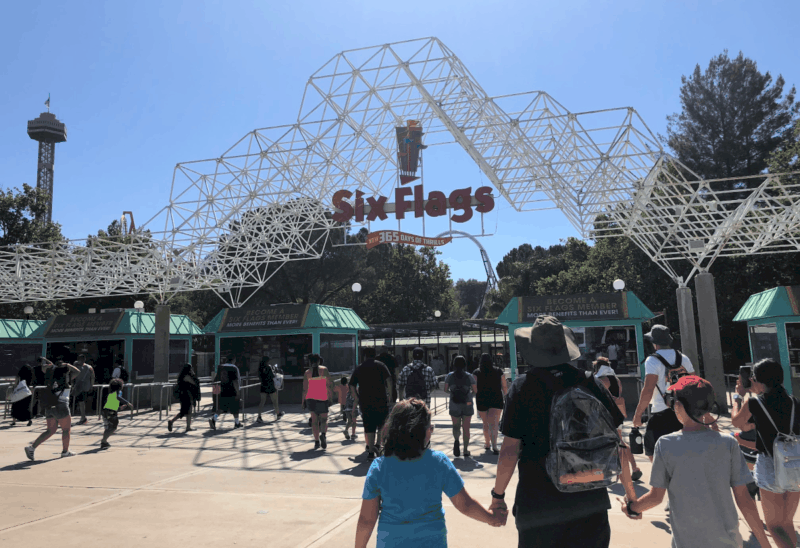 Six Flags Dining Pass