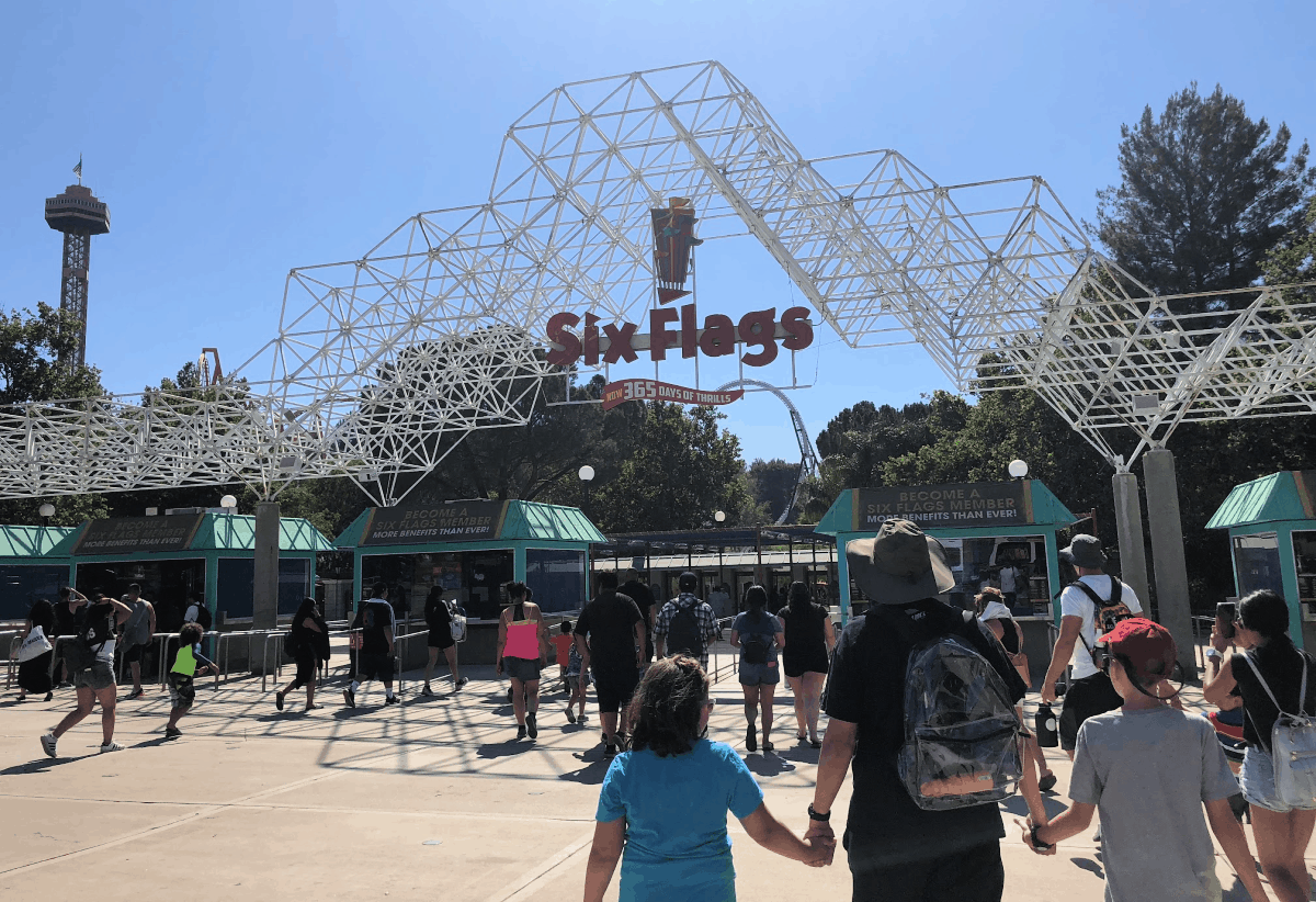 Six Flags Dining Pass
